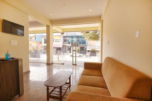 Fabhotel Bricknest Suites