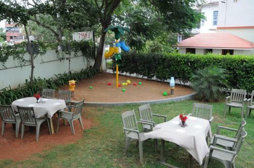 Hotel Kumar's The White House