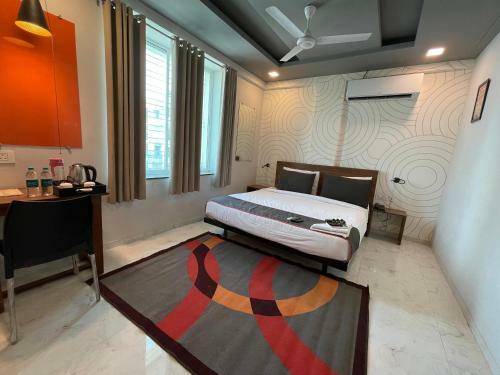 Hotel Manomay Homes