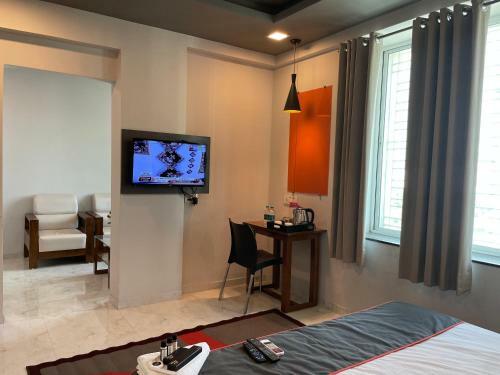 Hotel Manomay Homes