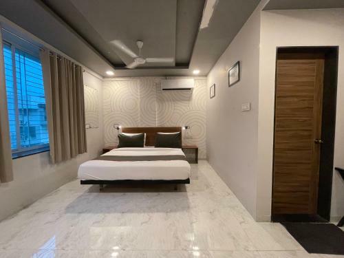 Hotel Manomay Homes