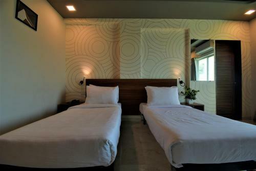 Hotel Manomay Homes