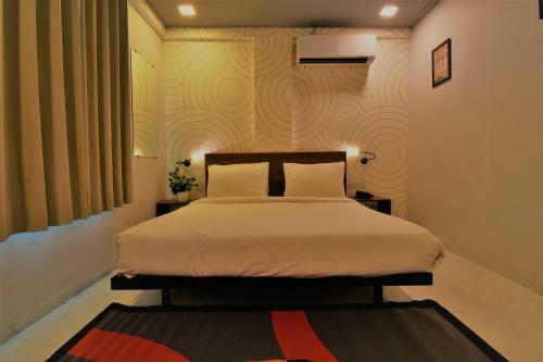 Hotel Manomay Homes