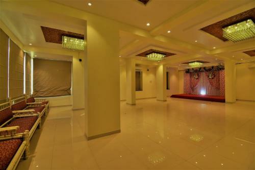 Hotel Manomay Homes
