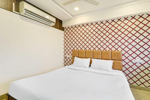 Oyo Collection O Hotel Parinda Lounge And Restaurant