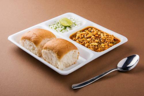 Oyo Collection O Hotel Parinda Lounge And Restaurant