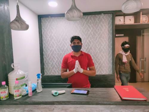 Oyo 65901 Hotel Niraj Inn