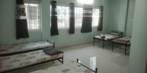 Albergue The Cots Dormitory