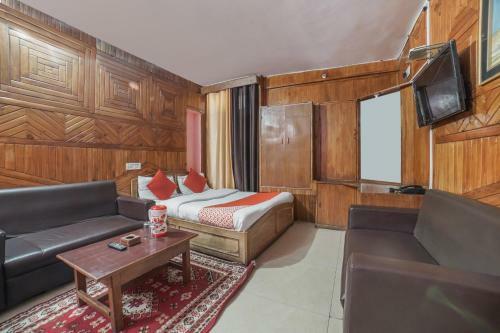 Hotel Oyo Flagship 16561 Surya Holiday Home