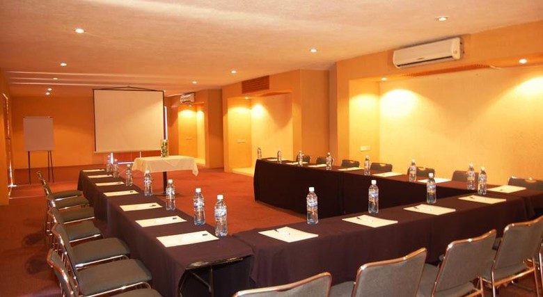 Los Patios Hotel