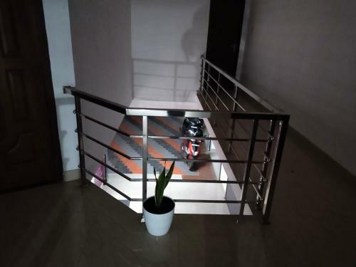 Lora Shopping Centre And Apartment