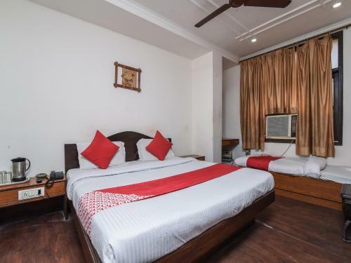 Hotel Oyo 22354 Pg Hospitality Inn