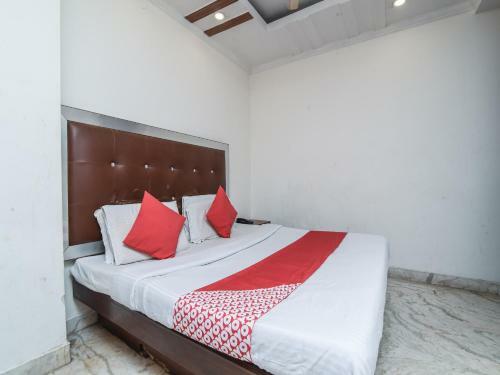 Hotel Oyo 22354 Pg Hospitality Inn