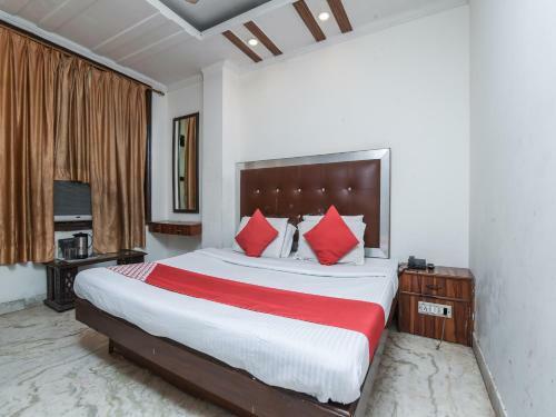 Hotel Oyo 22354 Pg Hospitality Inn