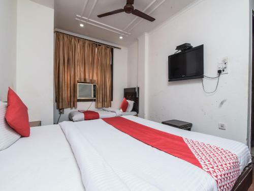 Hotel Oyo 22354 Pg Hospitality Inn