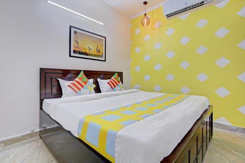Hostal Well-lit Stay In Delhi (Exclusive Offer!)