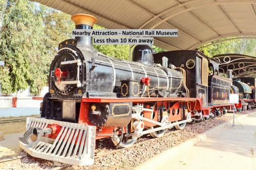 Hotel Capital O 73287 Planet Inn