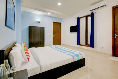 Hostal Oyo Home 62431 Bliss Home Saket