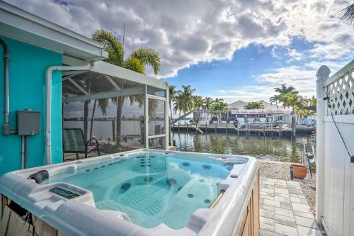 Waterfront Matlacha Home With Hot Tub And Grill!