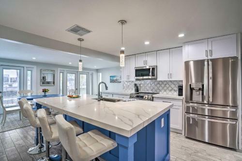 Waterfront Matlacha Home With Hot Tub And Grill!