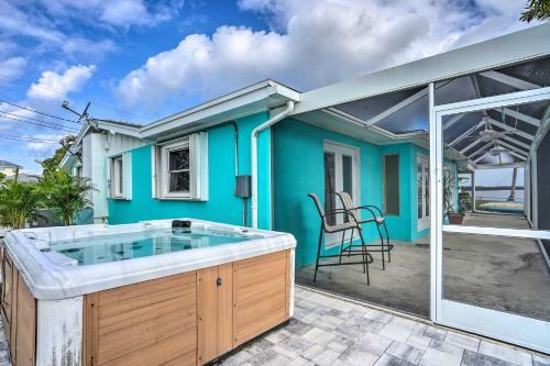 Waterfront Matlacha Home With Hot Tub And Grill!