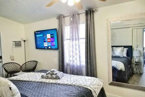 Glam Guesthouse 5 Miles From Hard Rock Stadium