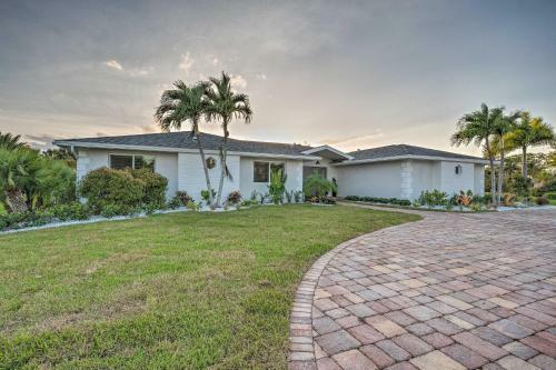 Upscale Getaway With Outdoor Oasis 4 Mi To Sand
