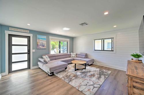 Sun-dappled Naples Getaway Less Than 1 Mi To Ocean!
