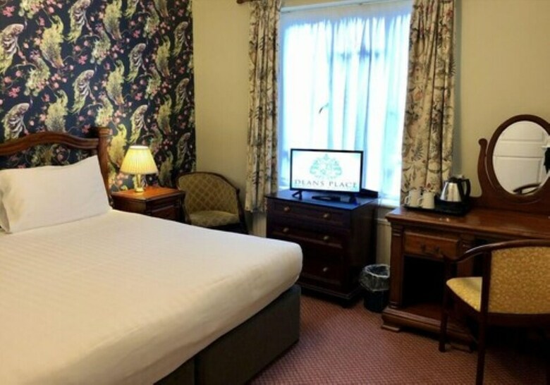 Deans Place Hotel