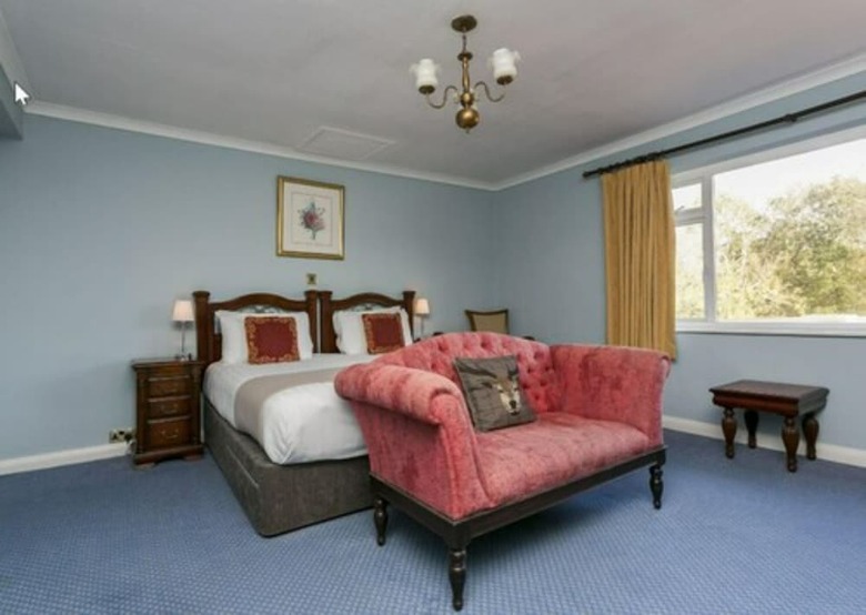 Deans Place Hotel