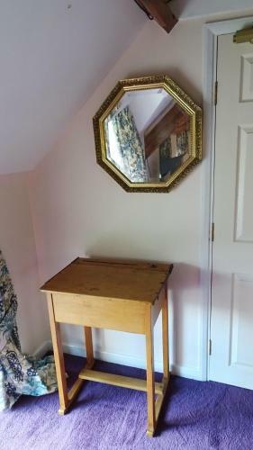 Hostal The Old School House