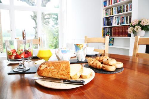Bed & Breakfast Tresco House