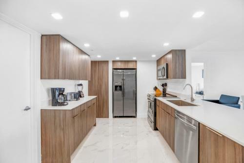 Apartamento 4 Bedroom Condo With Stunning Balcony View