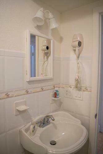 K - Cozy Room With Private Entrance (Apt 3)