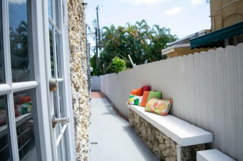 K - Cozy Room With Private Entrance (Apt 3)