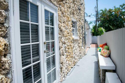 K - Cozy Room With Private Entrance (Apt 3)