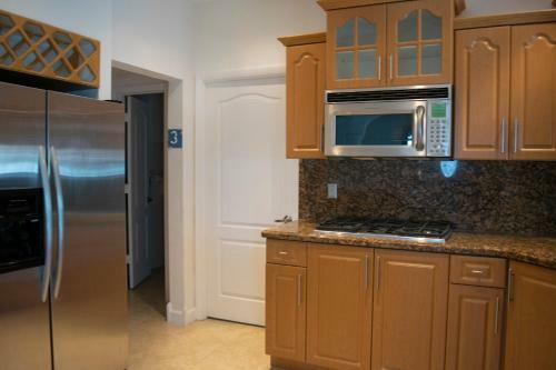 K - Cozy Room With Private Entrance (Apt 3)