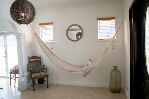K - Cozy Room With Private Entrance (Apt 3)