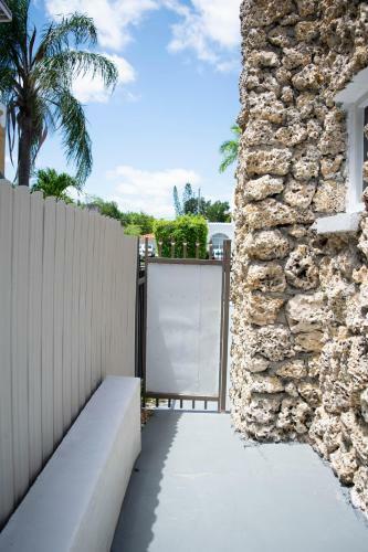 K - Cozy Room With Private Entrance (Apt 3)