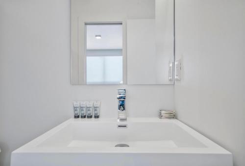 Lh Suites