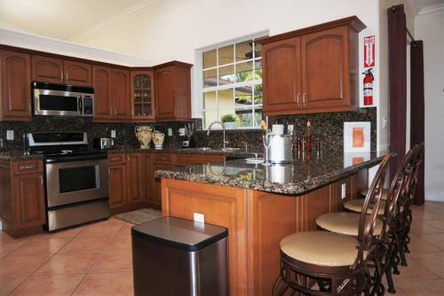 New Luxury Vacation Dream Rental- Sleeps 15!