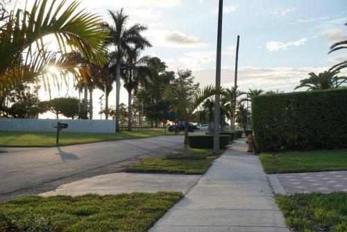 New Luxury Vacation Dream Rental- Sleeps 15!