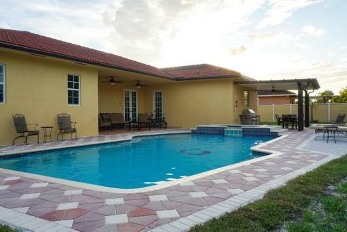 New Luxury Vacation Dream Rental- Sleeps 15!