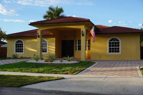 New Luxury Vacation Dream Rental- Sleeps 15!