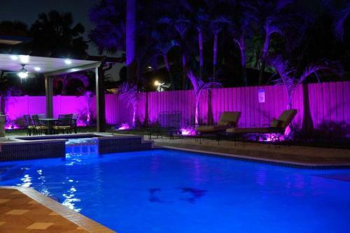 New Luxury Vacation Dream Rental- Sleeps 15!