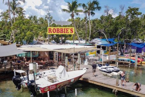 New Luxury Vacation Dream Rental- Sleeps 15!