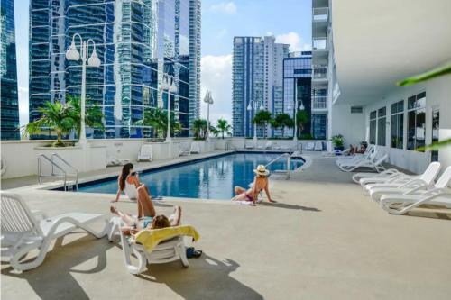 Luxury Apartments W Pool & Ocean Views In Brickell