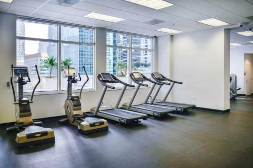 Luxury Apartments W Pool & Ocean Views In Brickell