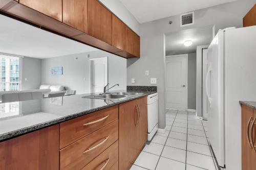 Luxury Apartments W Pool & Ocean Views In Brickell