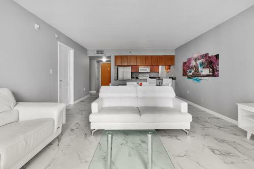 Luxury Apartments W Pool & Ocean Views In Brickell